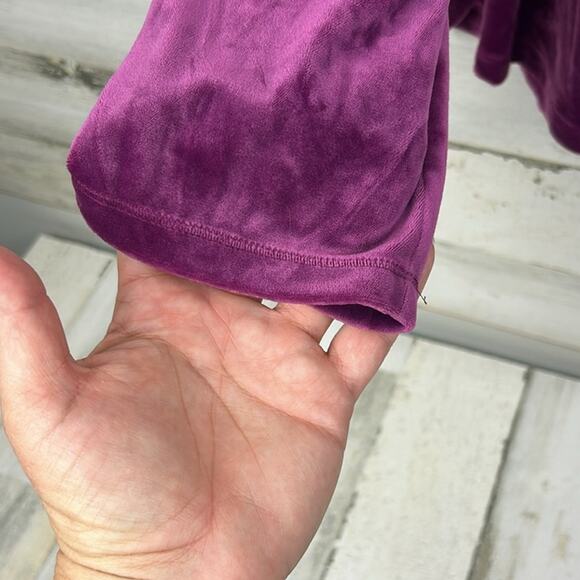 Livi Women’s Plus 22/24 Purple Velvet Hooded Long Sleeve Athletic Top NEW - Picture 4 of 5